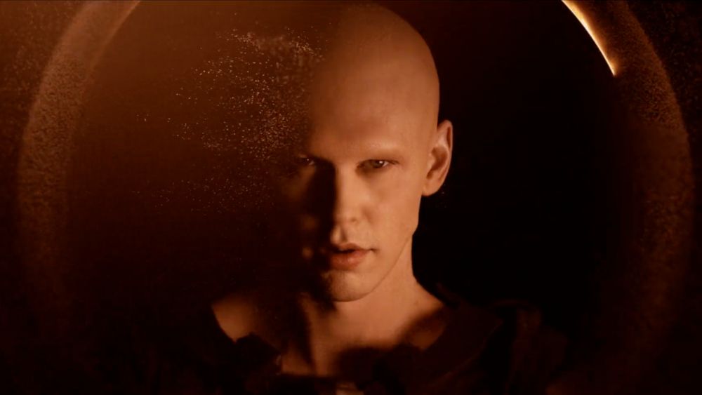 Austin Butler in Dune 2 First Look: Feyd-Rautha's Bald Head Debuts