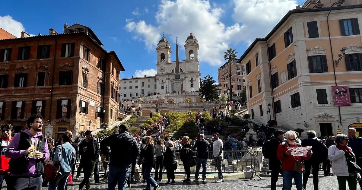 Trop nombreux, les touristes interdits de "s'arrêter de marcher" dans une commune en Italie