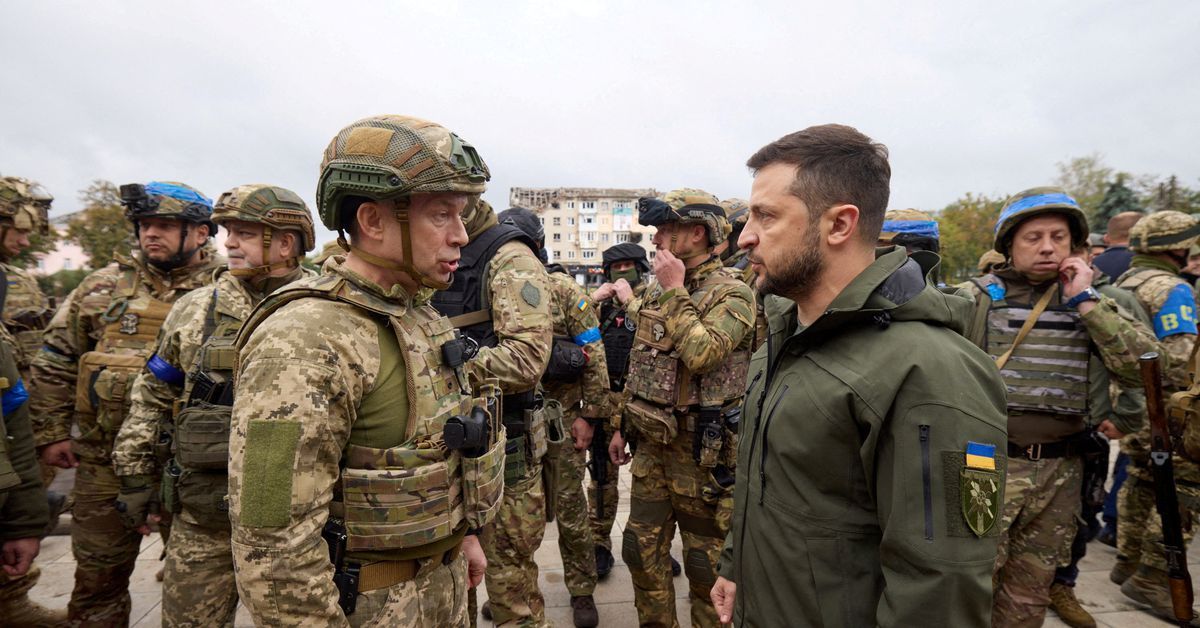 As counteroffensive looms, Ukraine vows not to give up Bakhmut