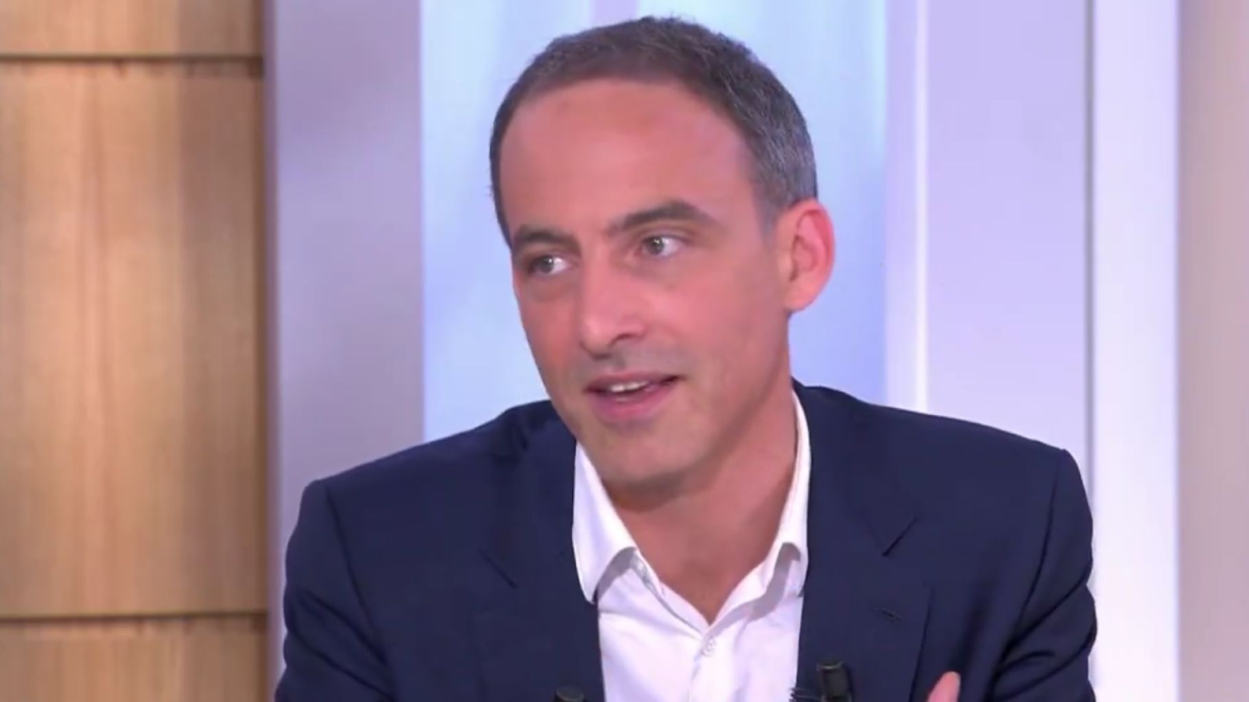 Après le 1er mai, Raphaël Glucksmann maintient ses propos contre LFI et l’accuse de " brutaliser le débat "