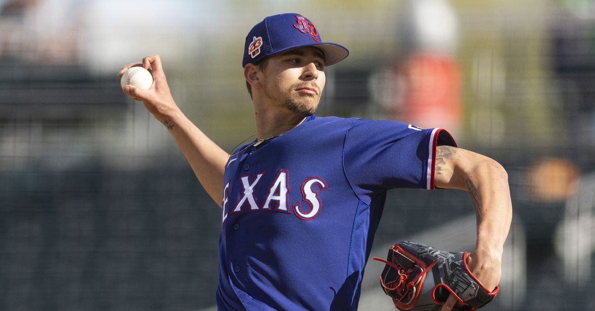 Rangers deal Vanasco to Dodgers