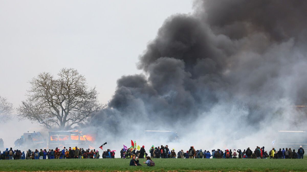 " Je me suis fait dégommer " : sorti du coma, un manifestant de Sainte-Soline veut des réponses