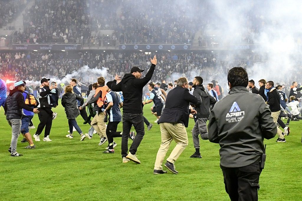 Dijon – « Les joueurs sont choqués », accuse Pascal Dupraz après l’envahissement de terrain au HAC