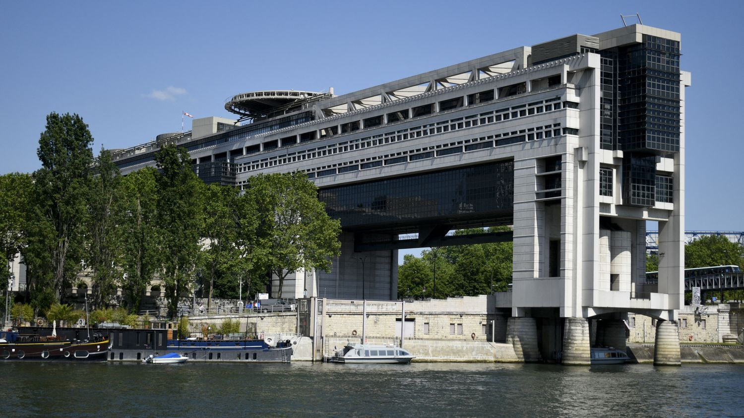 L'agence de notation S&P Global maintient la note de la France à "AA", un "signal positif" pour Bruno Le Maire