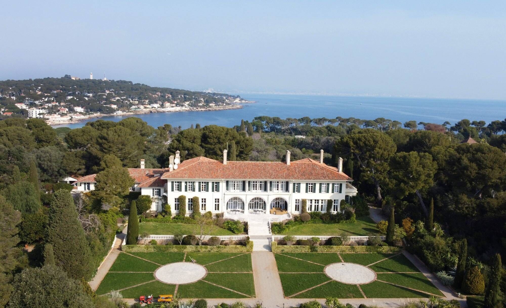 Le château de la Garoupe, ex-propriété saisie de l'oligarque russe Boris Berezovski, mis en vente sur la Côte d'Azur