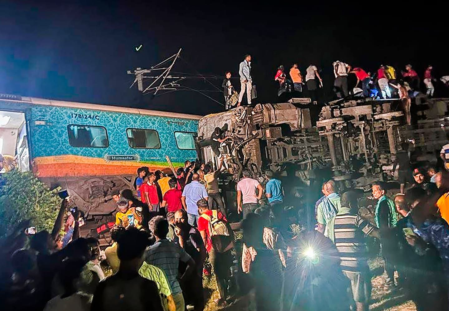 At least 70 dead, more than 600 injured in India train collision