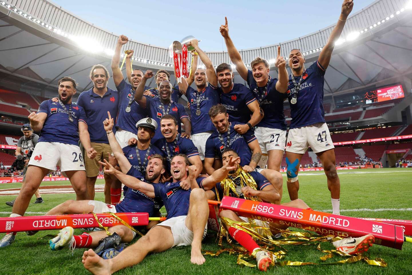 Rugby à VII : l’équipe de France emmenée par Antoine Dupont remporte l’or en finale à Madrid