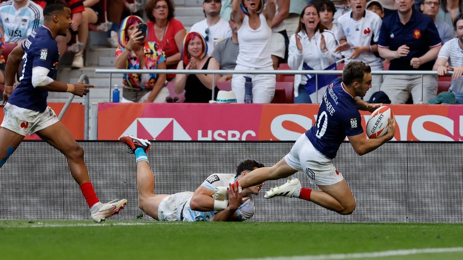 Rugby à 7 : les Bleus remportent l'or en finale des World series, les Bleues en argent à deux mois des Jeux olympiques