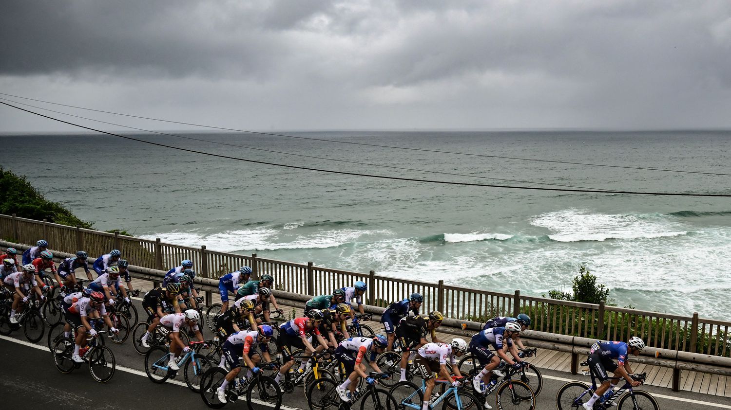 le Français Cavagna s'échappe avec Powless et Boasson-Hagen... Suivez la deuxième étape, la plus longue, sous un ciel incertain