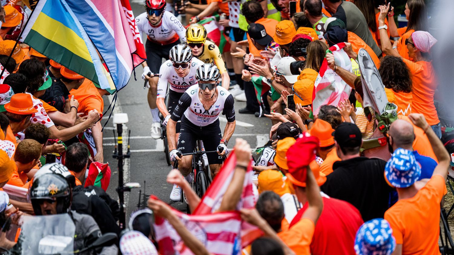 Tour de France 2023 : en Espagne, la Grande Boucle déchaîne plus les passions que la Vuelta