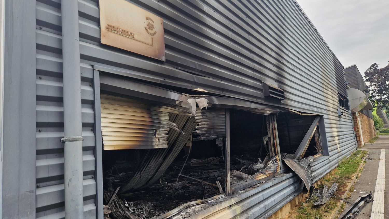 "Je suis dégoûtée, je ne comprends pas", réagit une jeune boxeuse après l'incendie de sa salle d'entraînement à Amiens