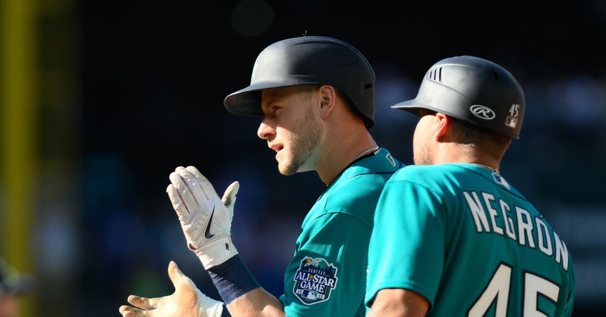 Mariners get to work late, find can of offense on storeroom shelf, win 8-3