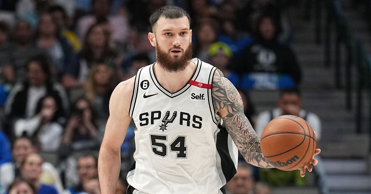 Sandro Mamukelashvili resigns with Spurs on 1 year, $2 million contract