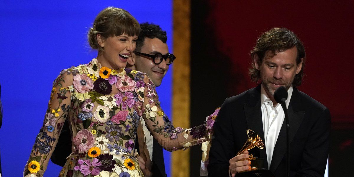 Cincinnati native, The National founder Aaron Dessner spotted at Saturday Swift concert