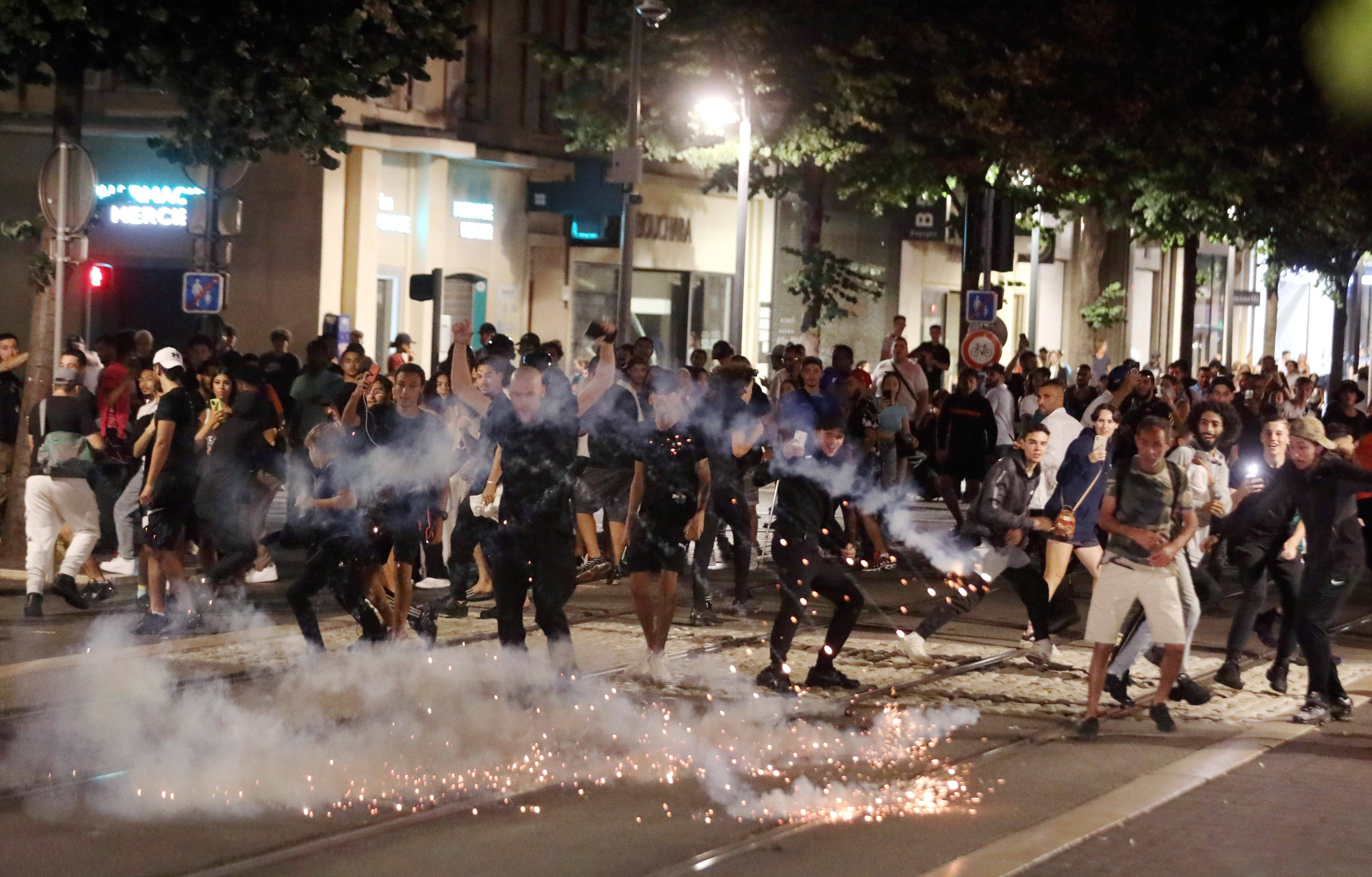 Violences urbaines: 34 interpellations dont une quinzaine de mineurs après les incidents de la nuit dernière dans le centre de Nice