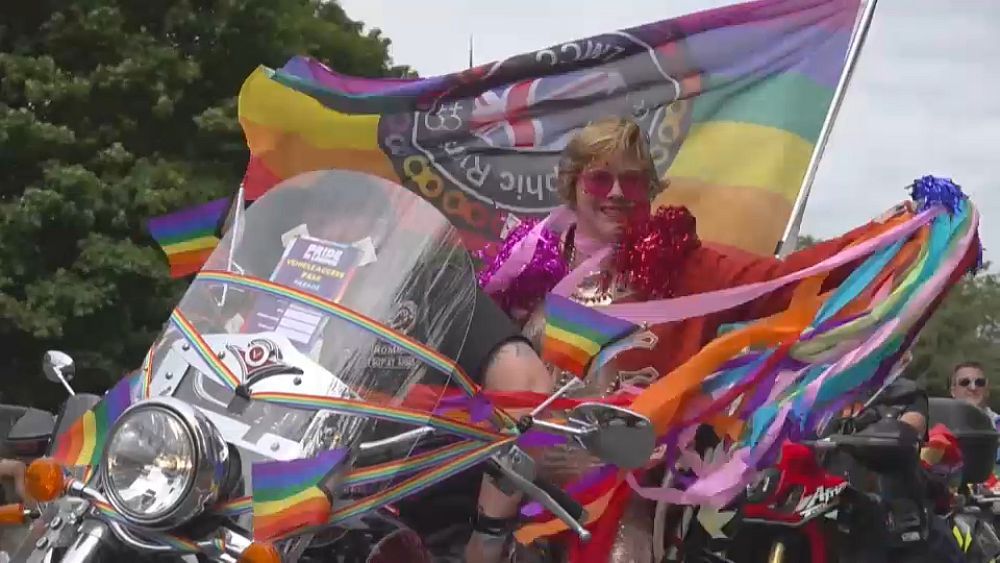 Londres : la Marche des Fiertés brièvement bloquée par des écologistes