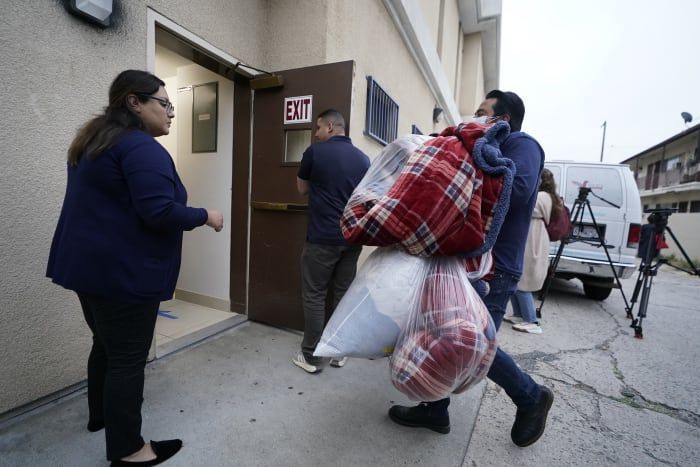 Second bus of migrants leaves Texas, arrives in Los Angeles on Saturday, reports say