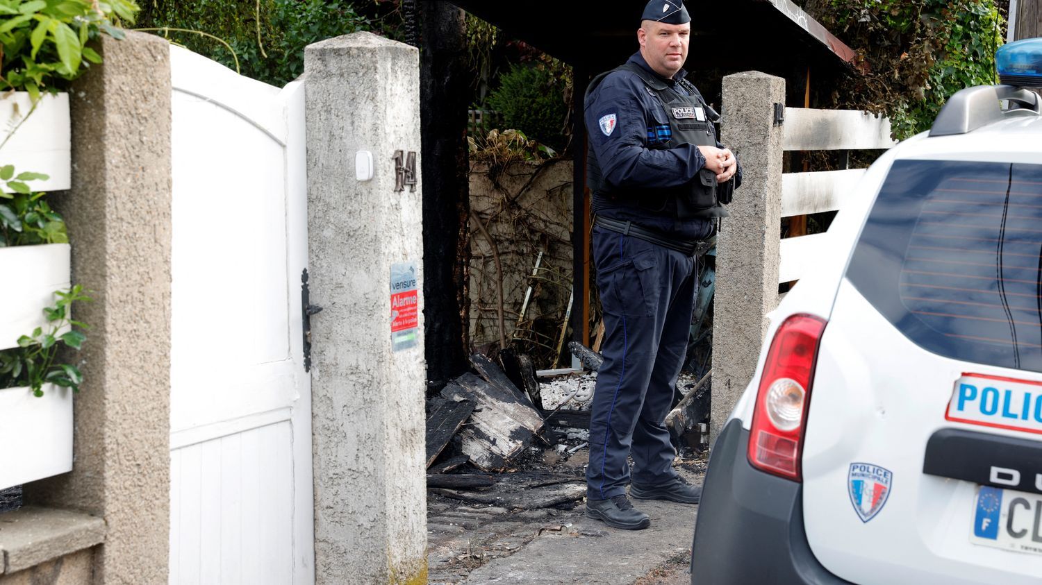 Violences après la mort de Nahel : ce que l'on sait de l'attaque à la voiture-bélier au domicile du maire de L'Haÿ-les-Roses