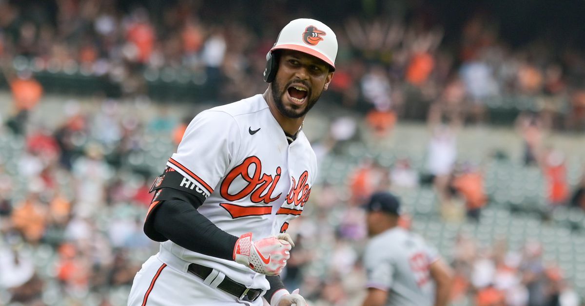 Orioles avoid sweep with dramatic eighth-inning rally to top Twins, 2-1