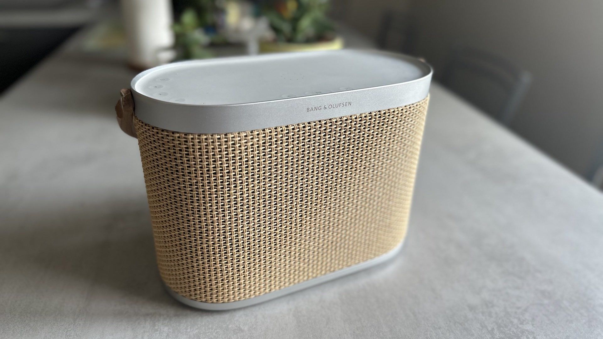 On vous défie de trouver une plus belle enceinte que la Bang & Olufsen Beosound A5