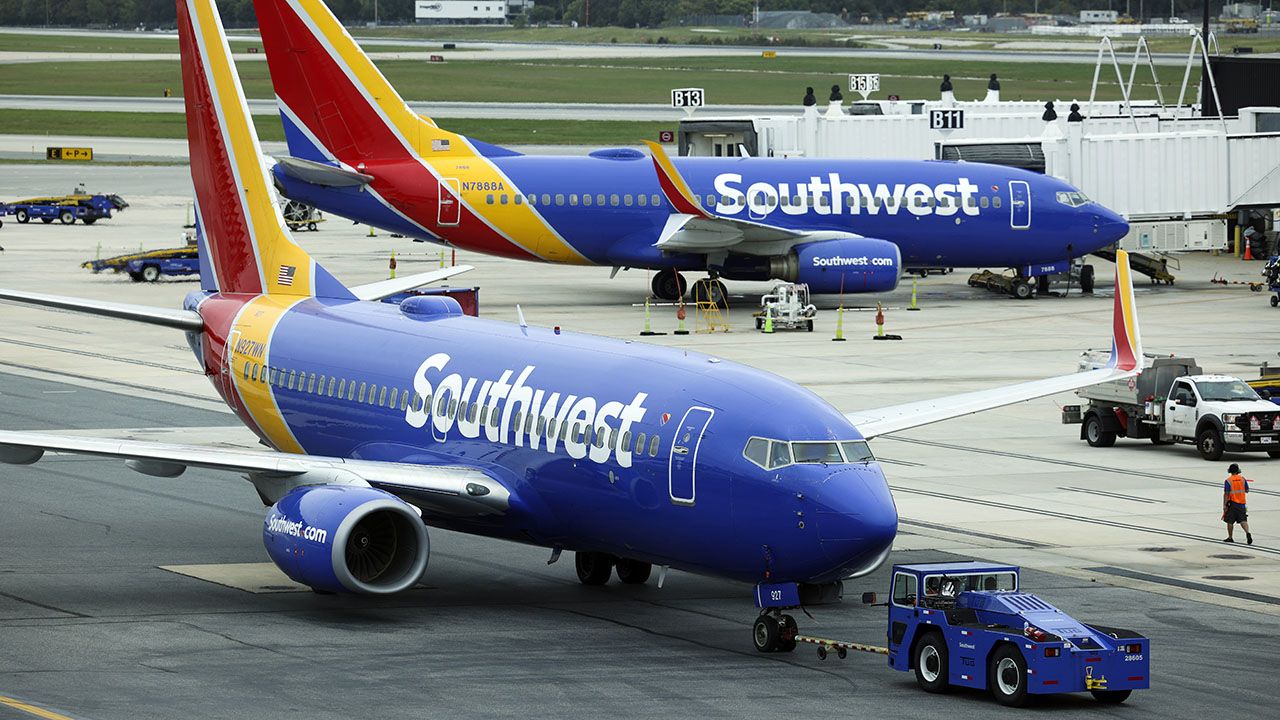 Plane headed for Louisville makes emergency landing in Columbus