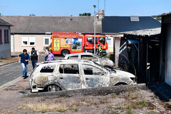 Neuf voitures brûlées et deux habitants blessés lors d'une nuit de violences à la Grande-Pâture et aux Montots, à Nevers