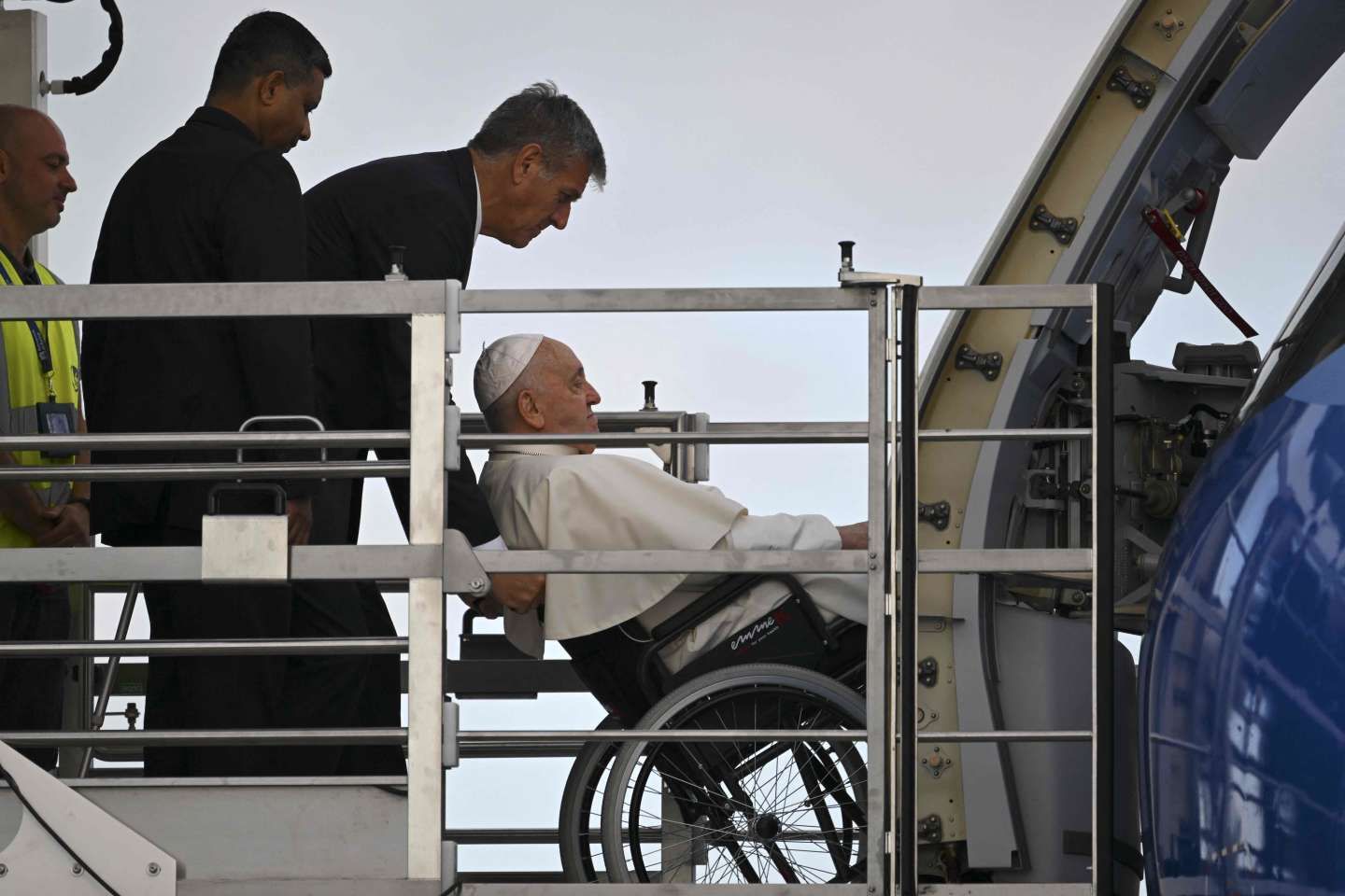 JMJ : le pape François a atterri à Lisbonne pour un marathon de discours et de visites