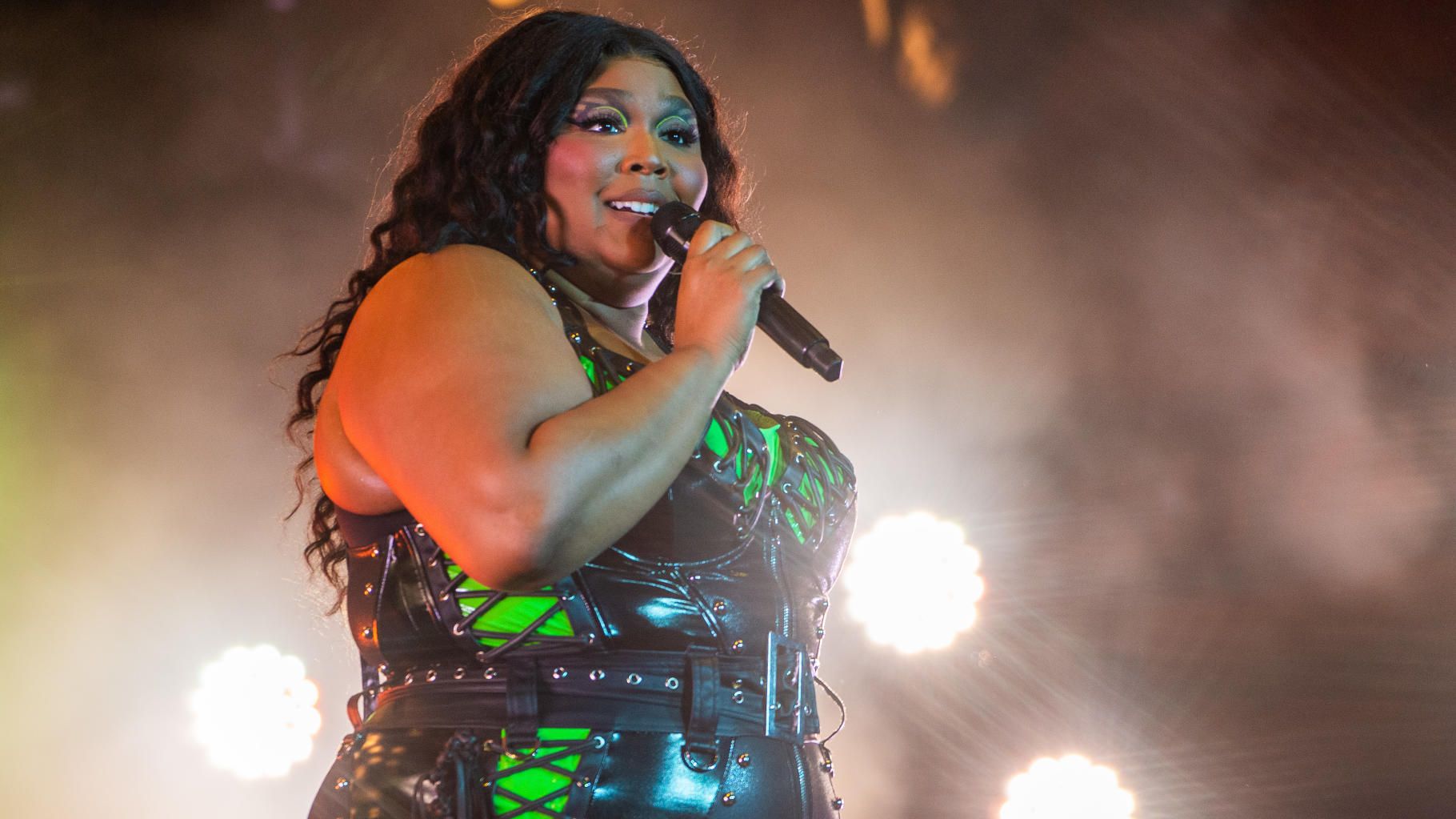 Lizzo accusée de harcèlement sexuel par trois anciennes danseuses, la star est poursuivie en justice