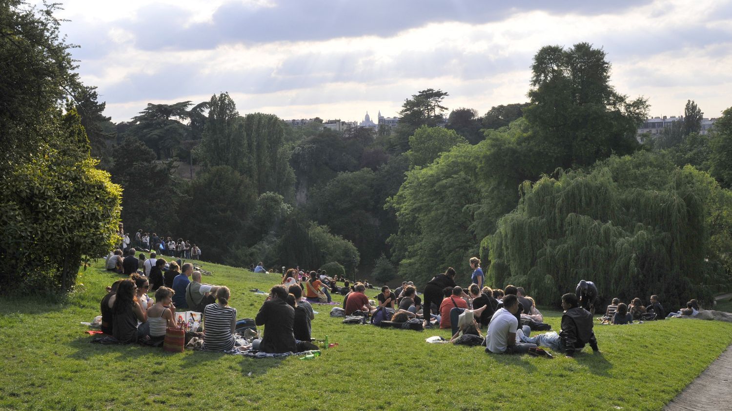 Paris : les jardins et cimetières de la ville fermés mercredi en raison de vents violents