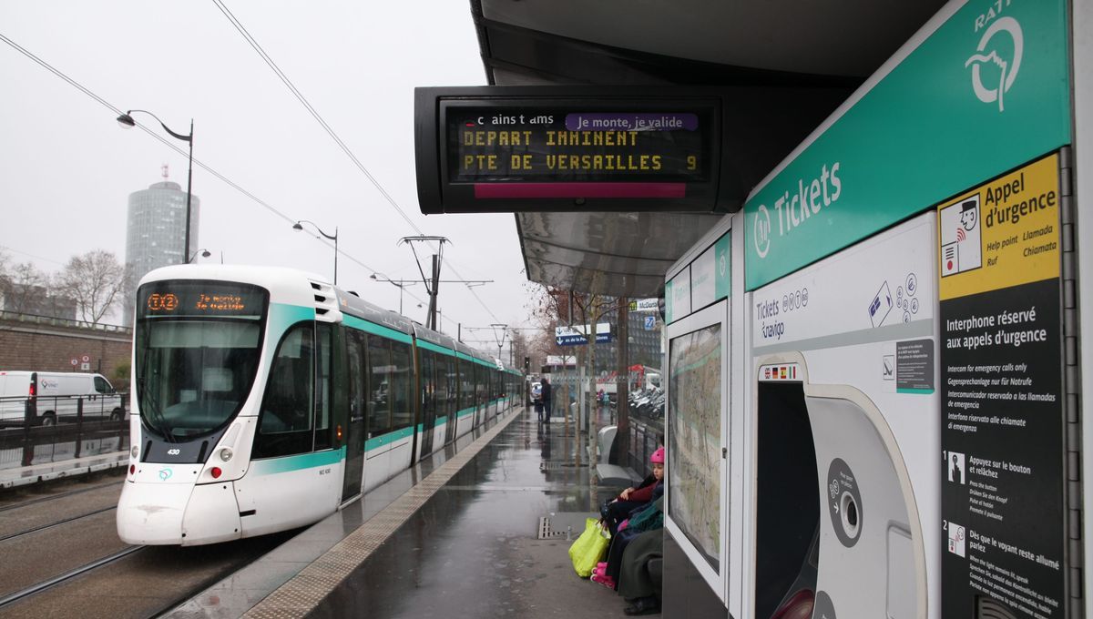 Île-de-France : le trafic du tramway T2 interrompu à cause de vols de câble et d'une rupture de caténaire