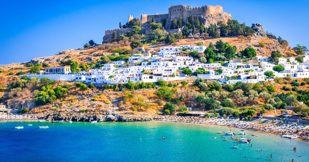 La Grèce offre une semaine de vacances aux touristes qui ont fui les incendies de Rhodes