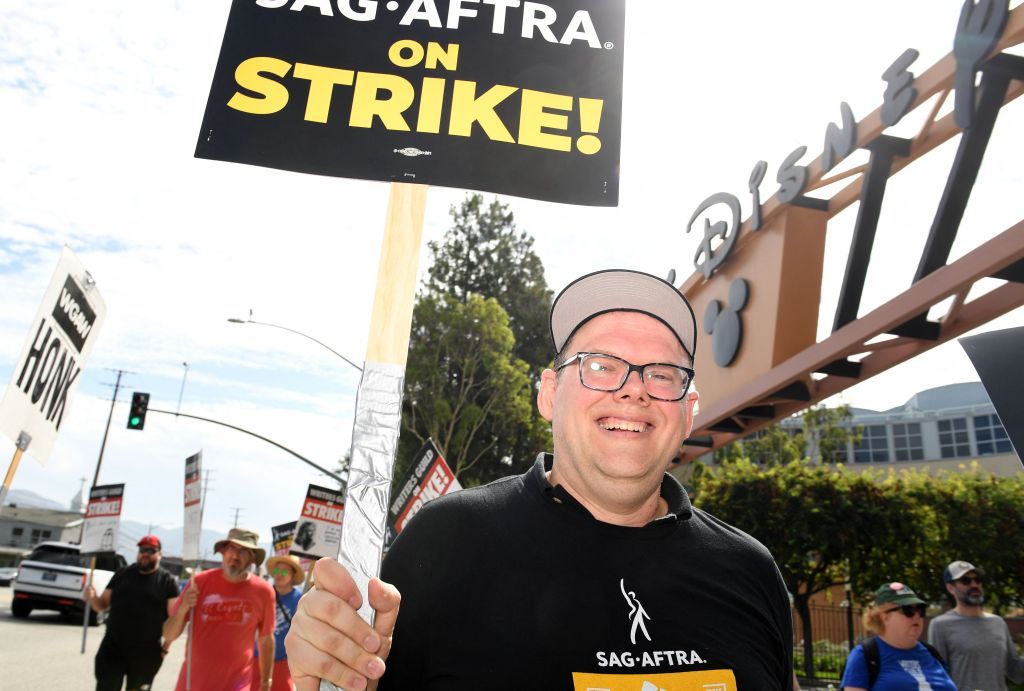 SAG-AFTRA Urges Studios Return To Talks As WGA Set To Meet With AMPTP: Actors Strike