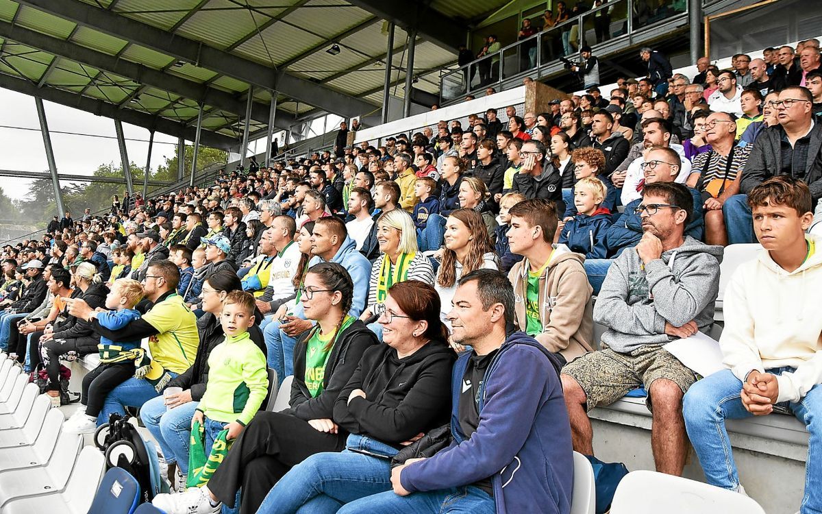 À Vannes, 5 000 spectateurs vibrent lors du derby amical Lorient-Nantes