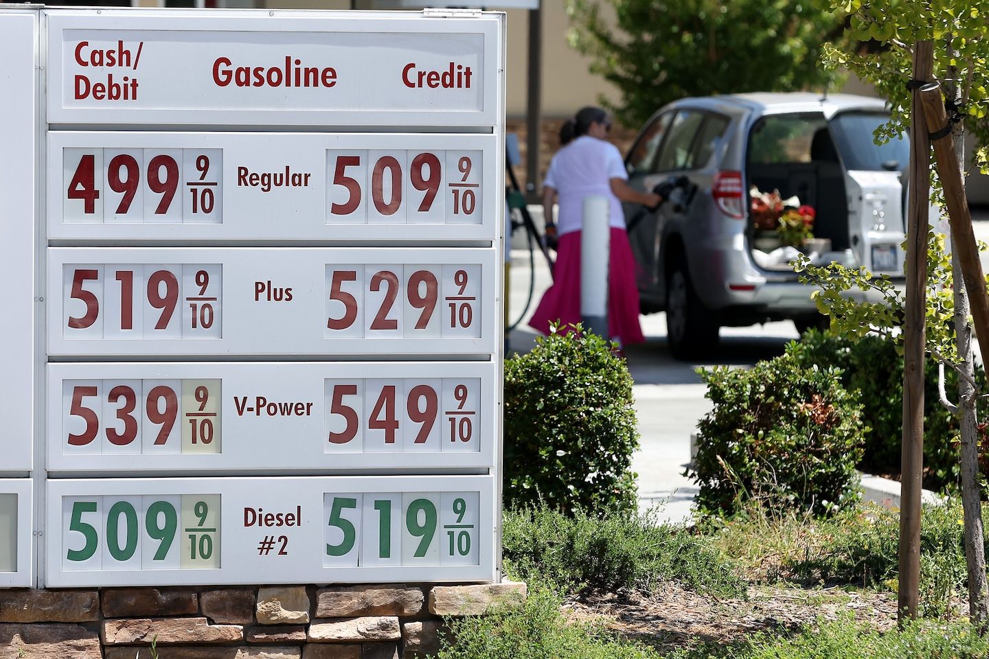 Gas prices hit their highest level this year as heat hampers refineries