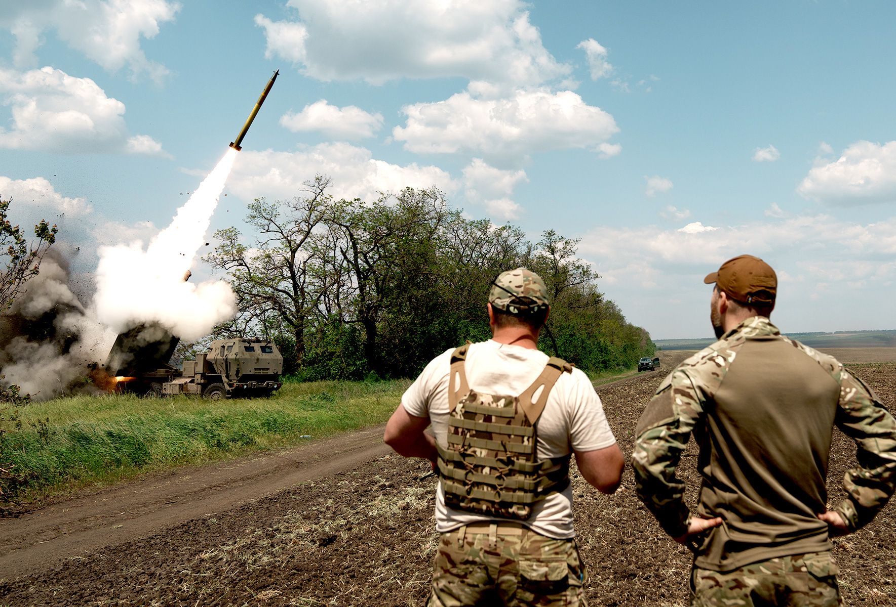 HIMARS Strike Kills 200 Russian Troops on Ukraine Beach