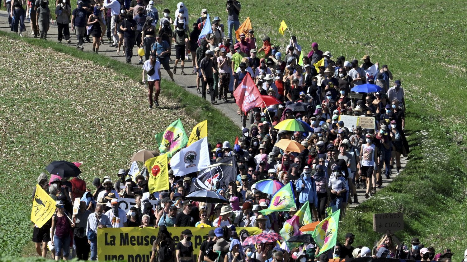 Déchets nucléaires à Bure : des manifestants défilent contre le projet d'enfouissement