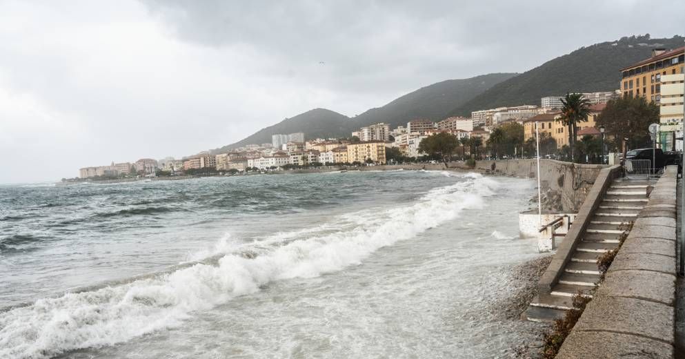 Tempête Ciaran : une soirée sous haute surveillance en Corse-du-Sud