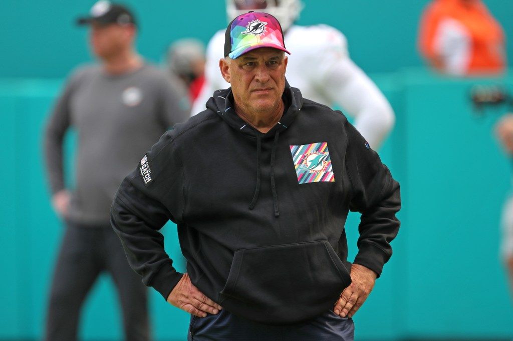 How Dolphins plan to defend Kelce, Mahomes; Hunt sits out