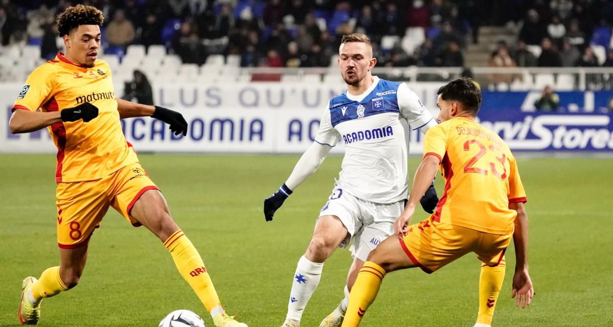 Ligue 2 (J16) : Laval sauve un point contre Grenoble, Auxerre renverse QRM, Caen s'impose enfin... les résultats du multiplex