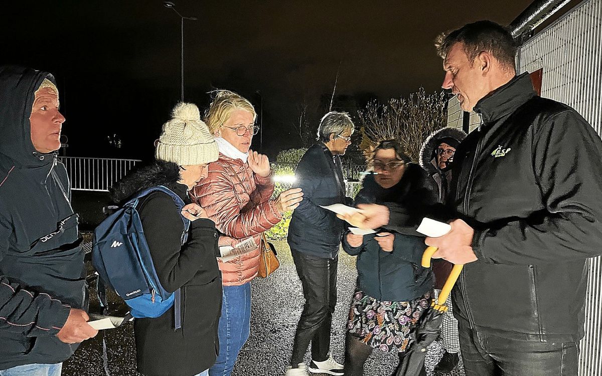 " On aurait pu nous prévenir " : sur le parking de la Brest Arena, avec les naufragés du concert de Michel Sardou