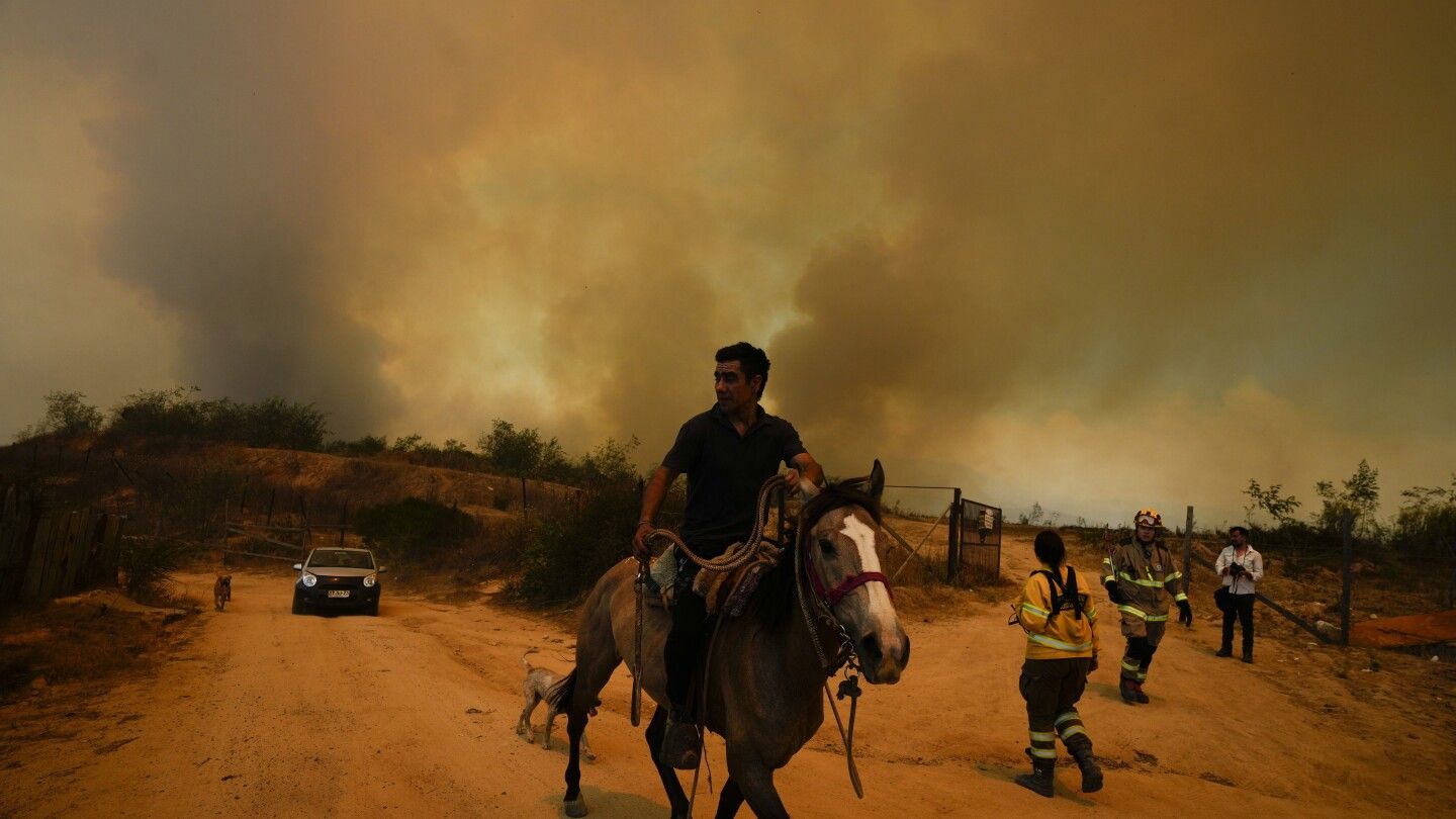 At least 19 dead in Chile as forest fires approach densely populated central areas