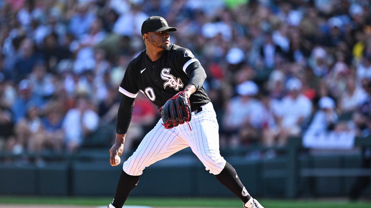 White Sox trade Gregory Santos to Seattle Mariners