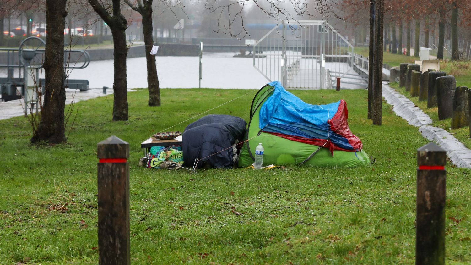 La France enregistre un nombre record de SDF et "s'enfonce dans la crise du logement", alerte la Fondation Abbé-Pierre