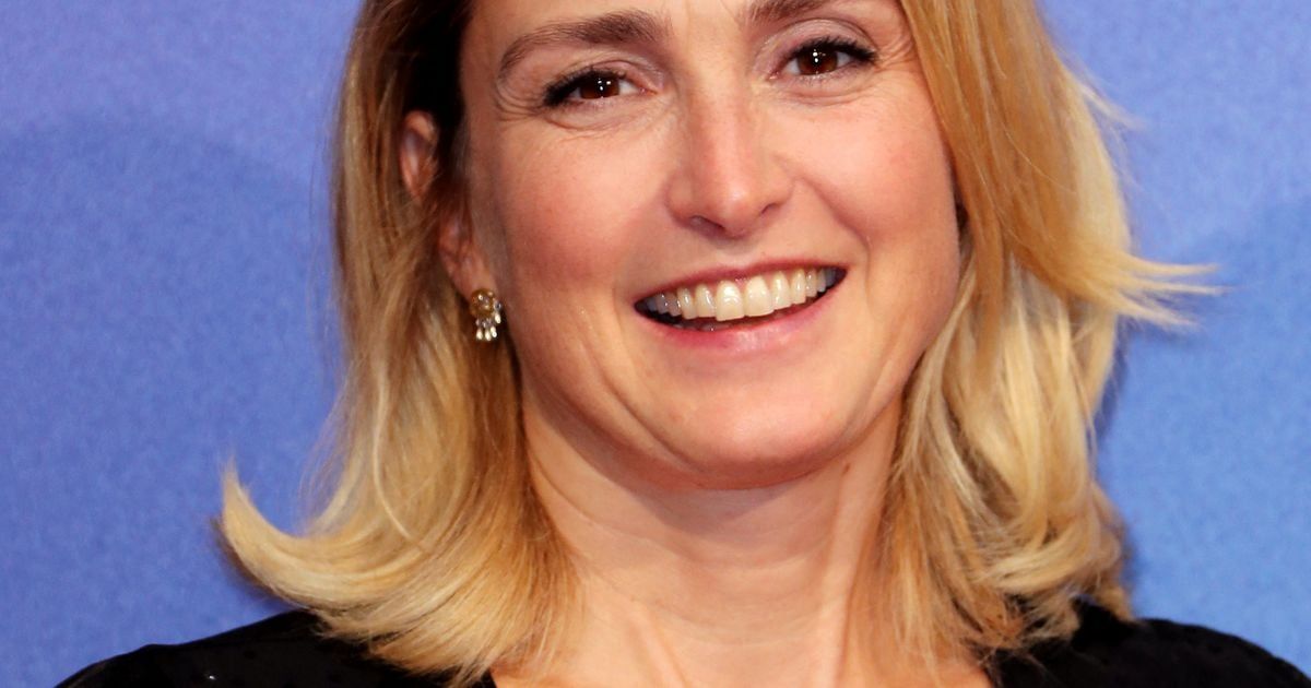 "C'est vrai qu'il y avait un petit air de famille" : Julie Gayet a découvert avoir un lien de parenté avec un grand acteur français