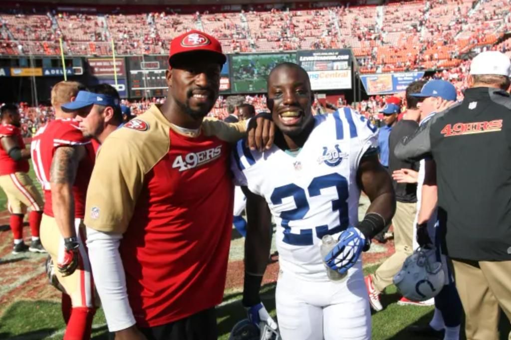 Vernon Davis shaken up by brother Vontae's death