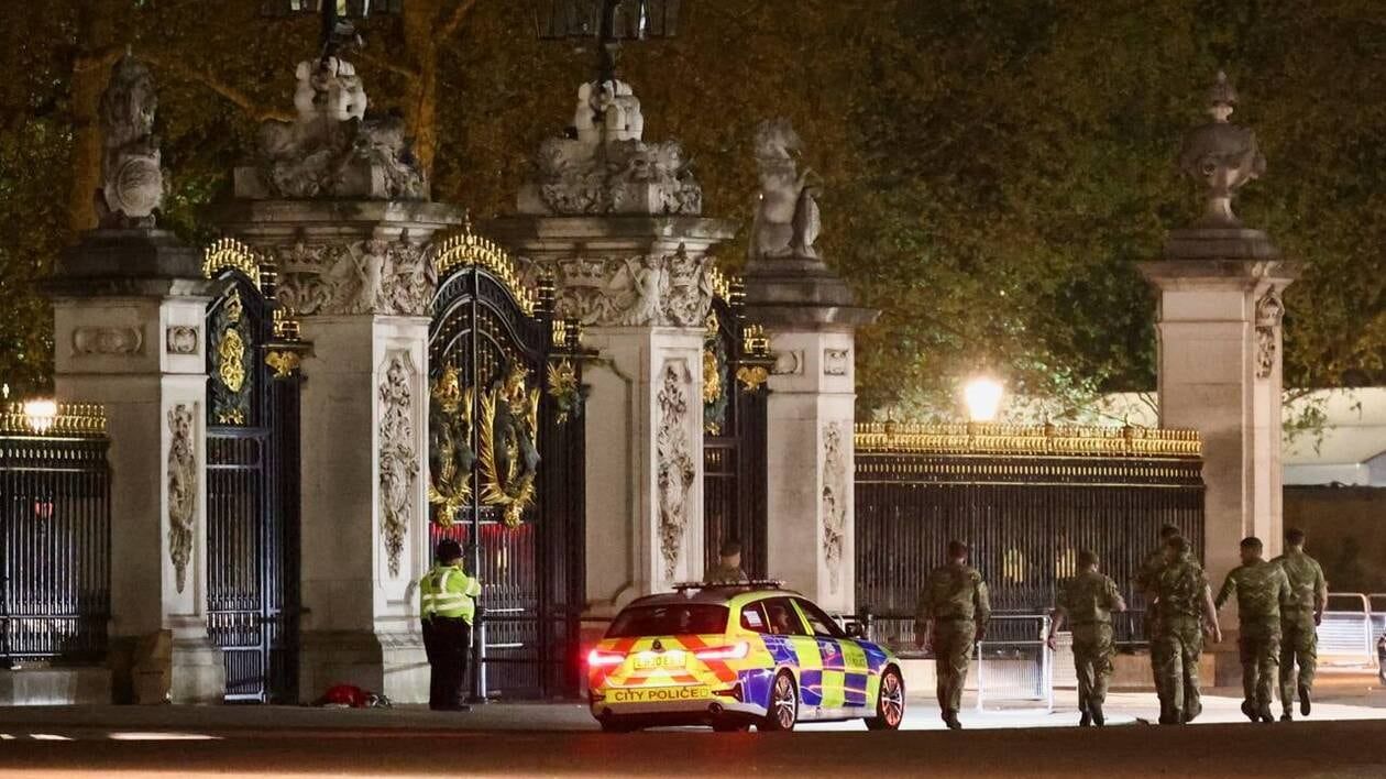 Ce que l’on sait de l’interpellation d’un homme aux abords de Buckingham Palace