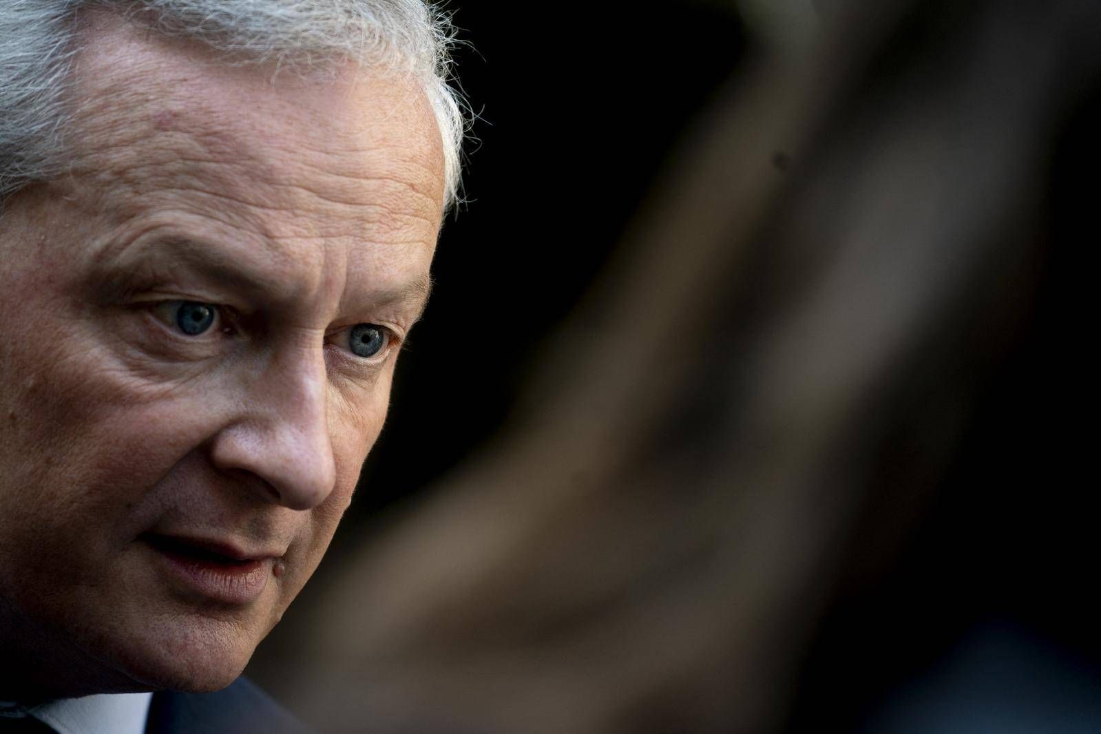 "Je prends note de la décision de Fitch" : Bruno Le Maire se pose en "garant" des décisions de Macron sur le désendettement du pays