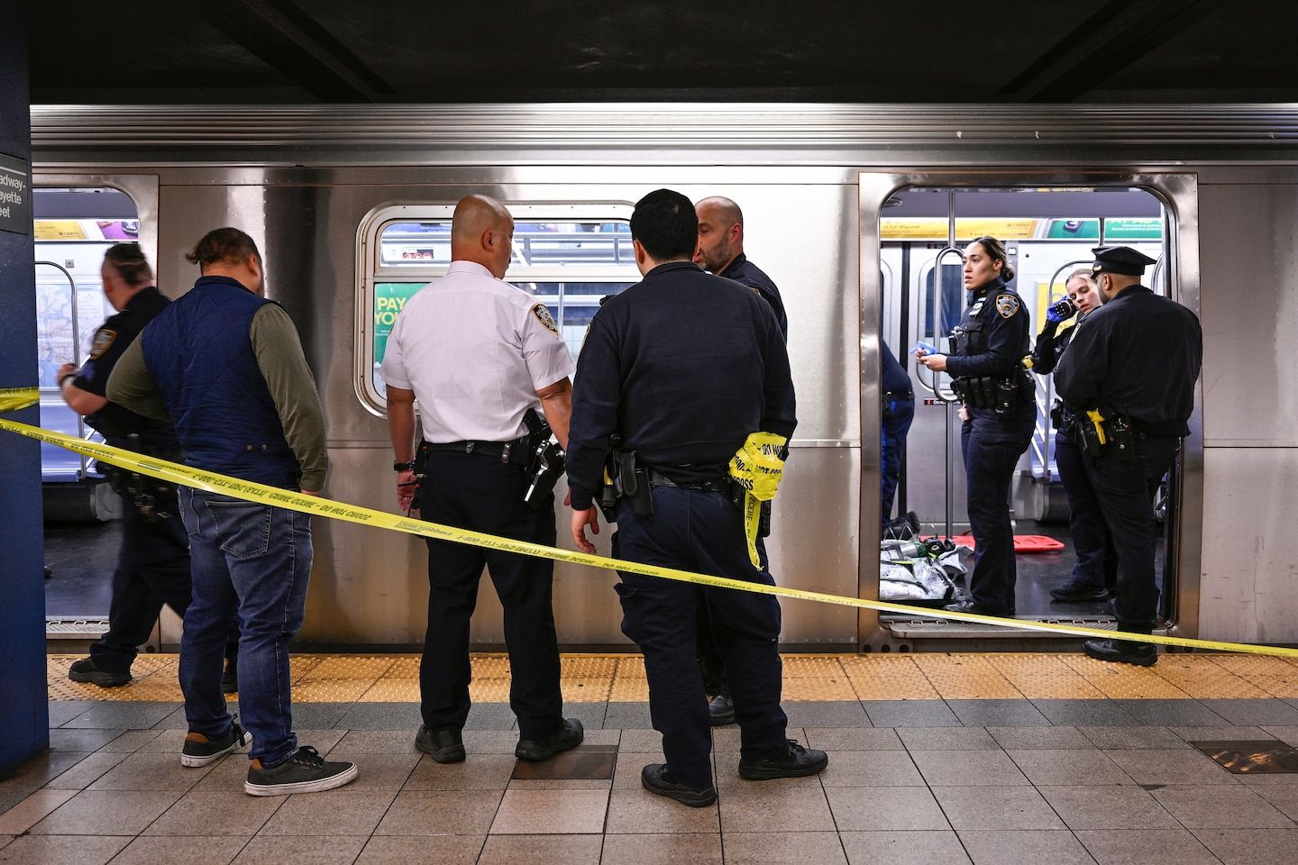 Man dies on N.Y. subway after rider puts him in minutes-long chokehold