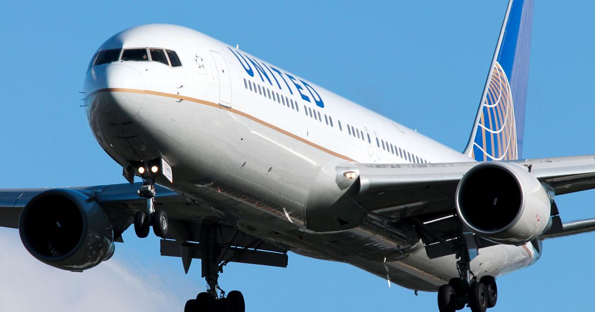 United to hire 15,000 workers, with focus on Chicago