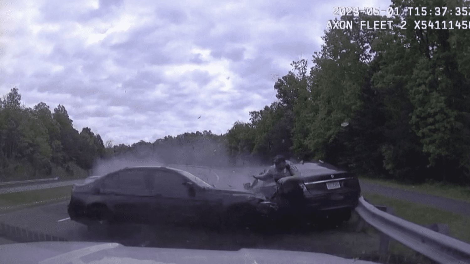 États-Unis : un policier miraculé lors d'un accident de la route